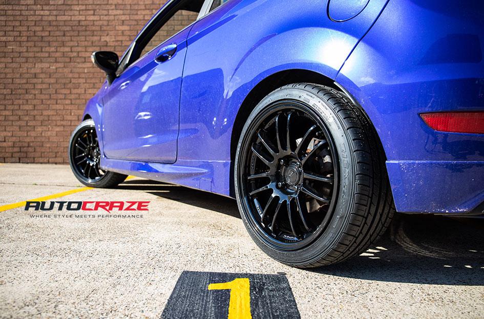 FORD FIESTA SF02 GLOSS BLACK